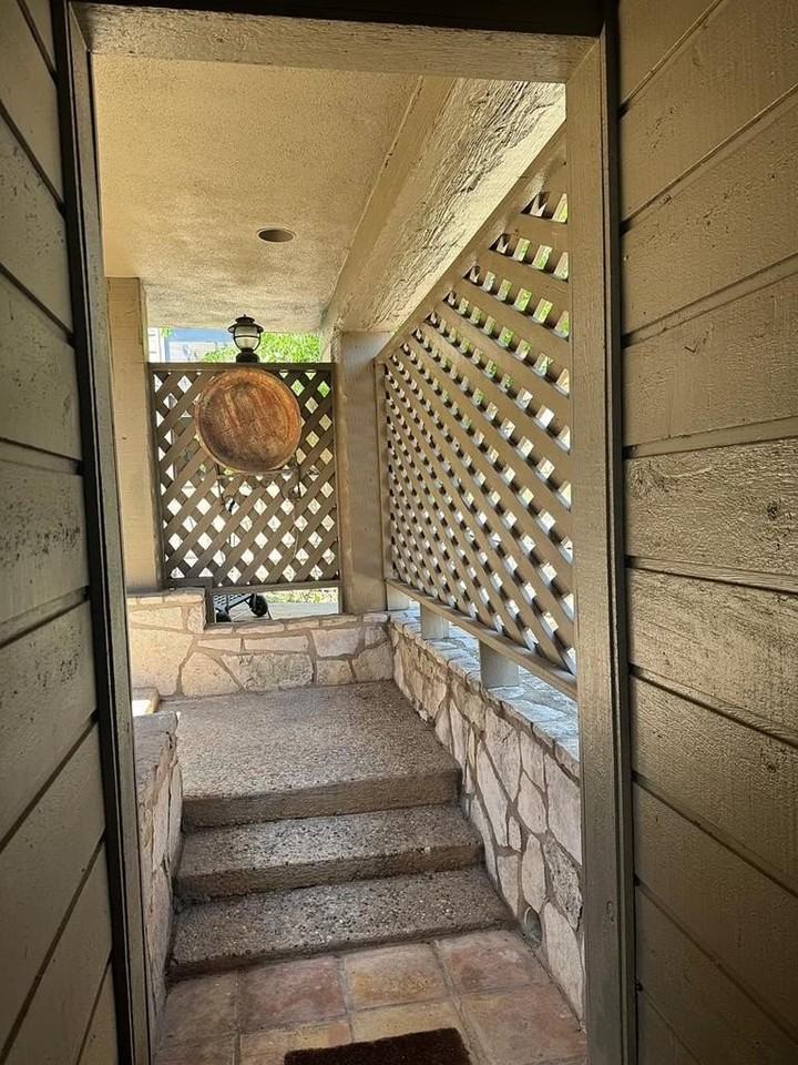 302 Riverhill Blvd - Photo 2 of 18