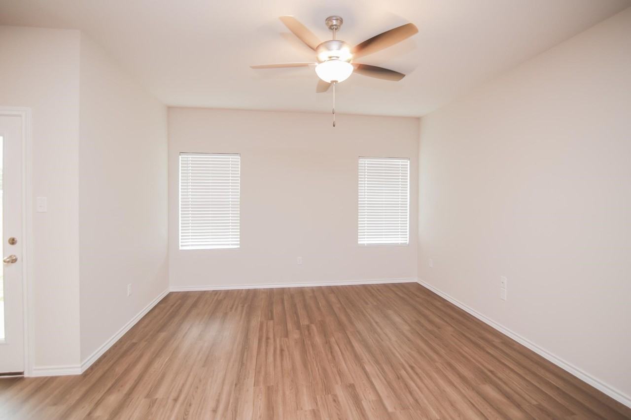 3103 Mesa Dr - Photo 4 of 25