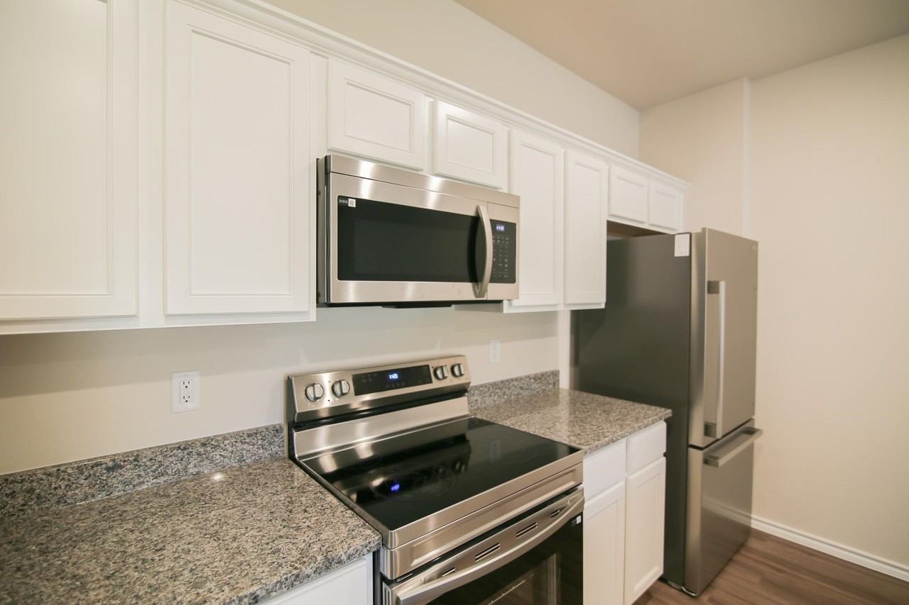 3103 Mesa Dr - Photo 7 of 25