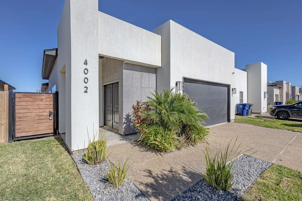 4002 Bella St - Photo 4 of 28