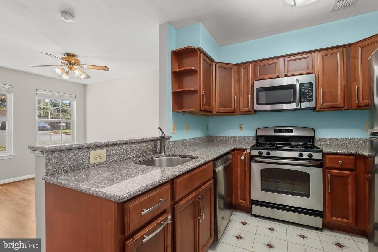 6249 Sandpiper Ct - Photo 6 of 15