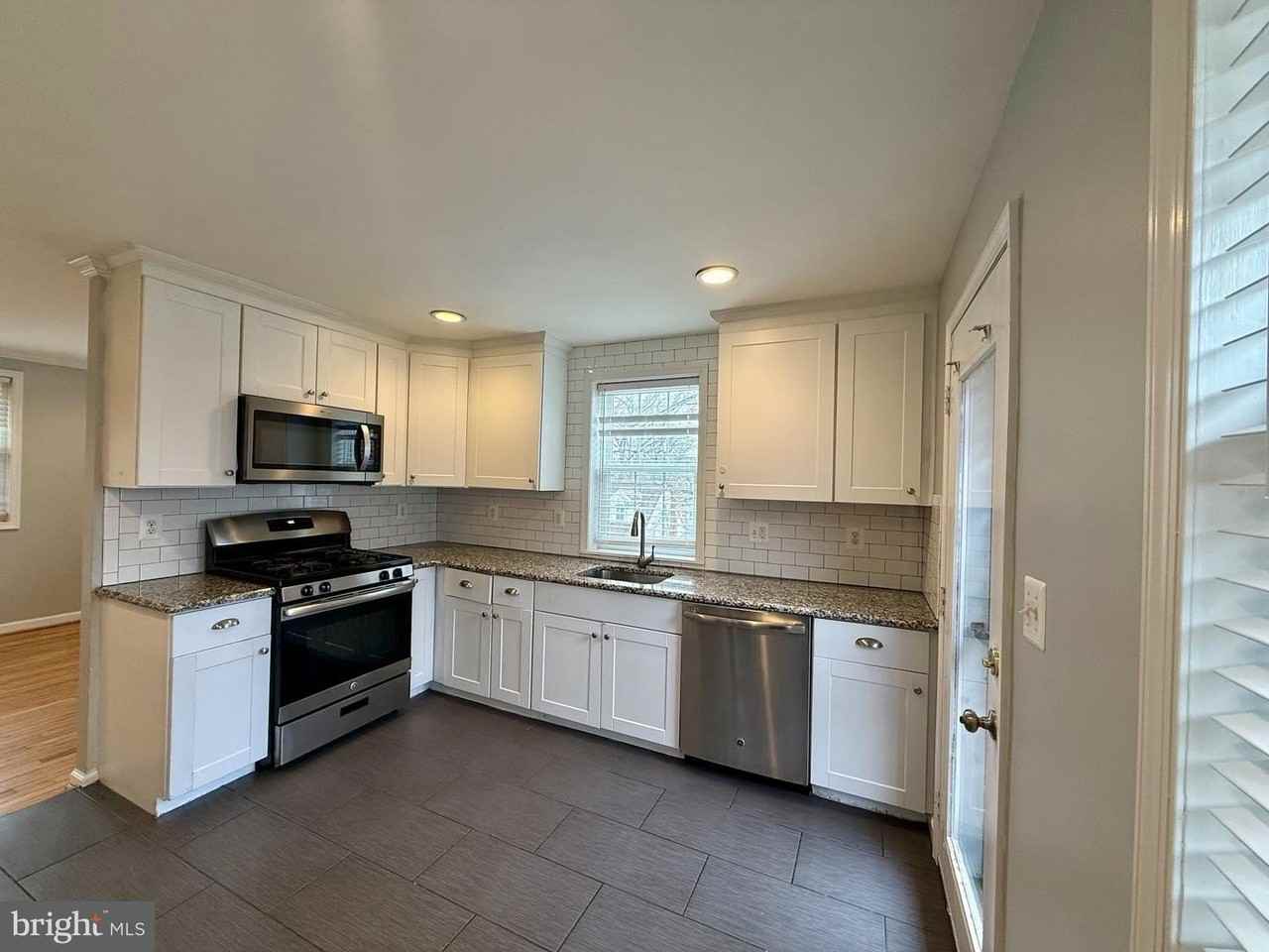 1627 Quarter Ave - Photo 6 of 27