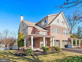 featured image of 117 W Fifth St