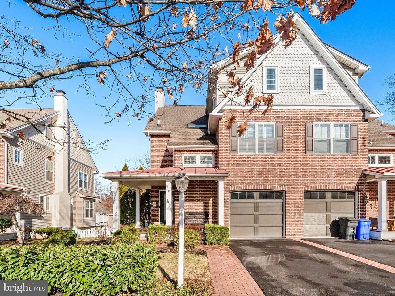 117 W Fifth St - Photo 2 of 35