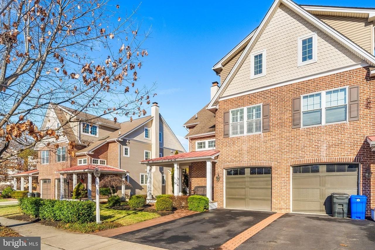 117 W Fifth St - Photo 3 of 35