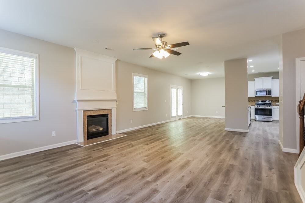 370 Brannigan Ct - Photo 5 of 17