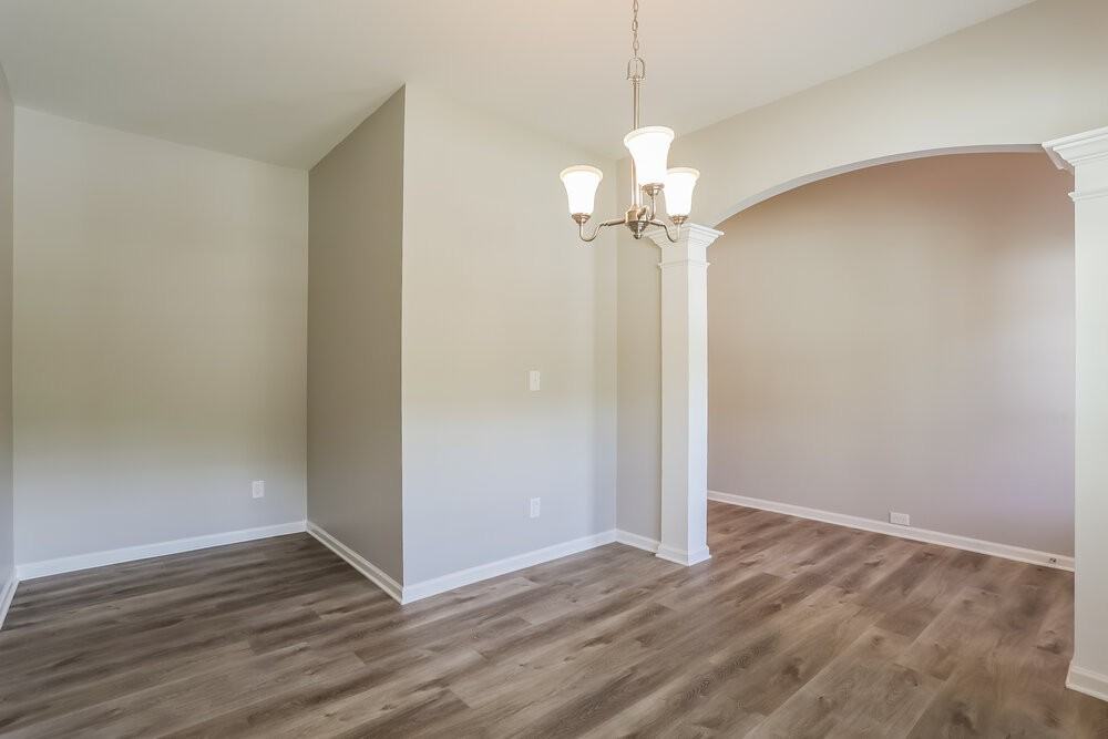 370 Brannigan Ct - Photo 7 of 17