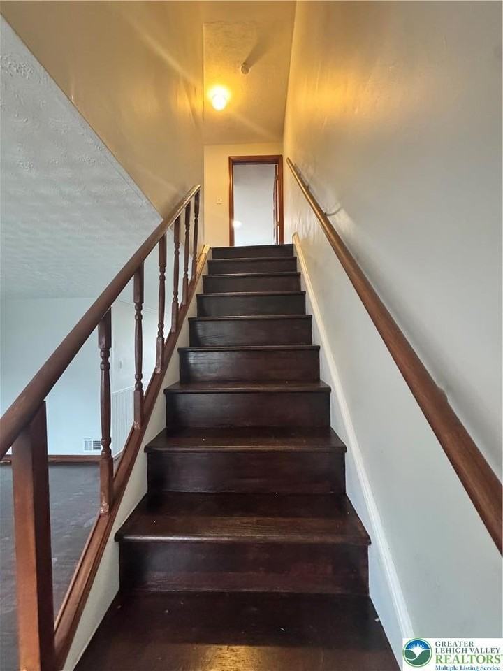 2004 Baker Dr - Photo 7 of 12