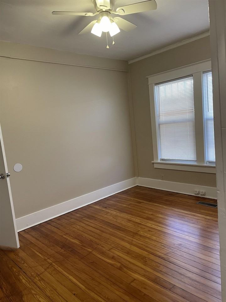 2526 Yale Ave - Photo 6 of 30