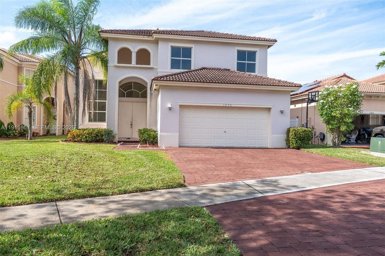 1770 Ne 37th Pl #0 - Photo 2 of 34