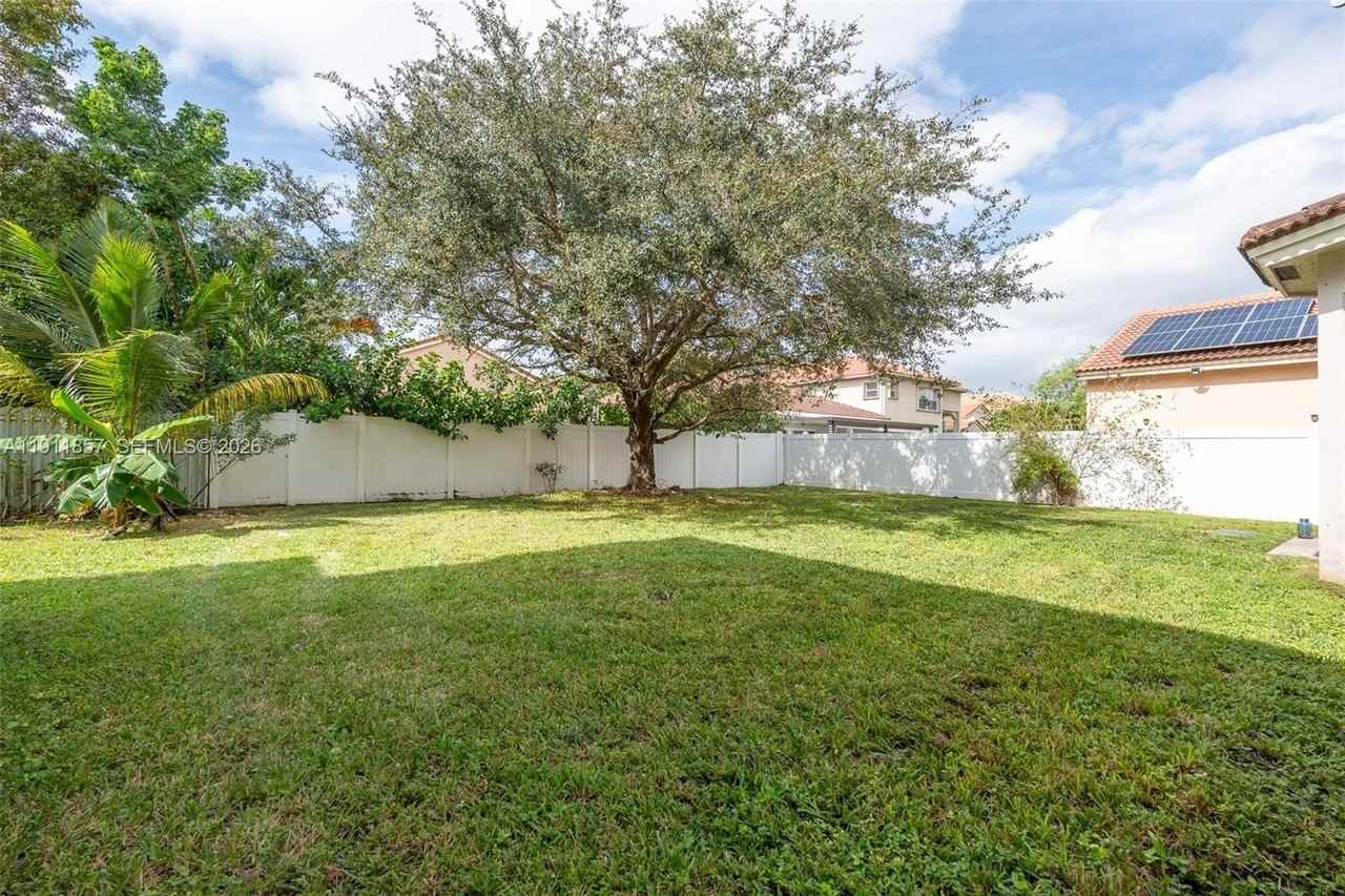 1770 Ne 37th Pl #0 - Photo 7 of 34