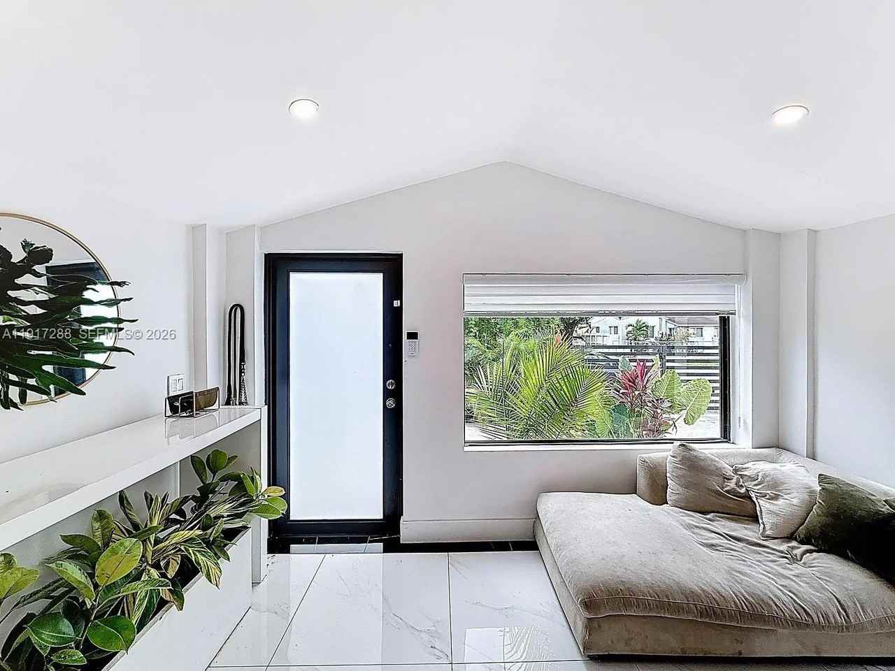 1367 Nw 41st St - Photo 5 of 21