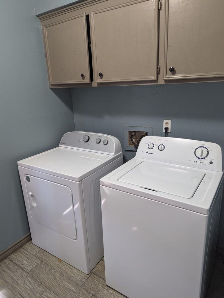 Lakecrest Dr - Photo 3 of 27