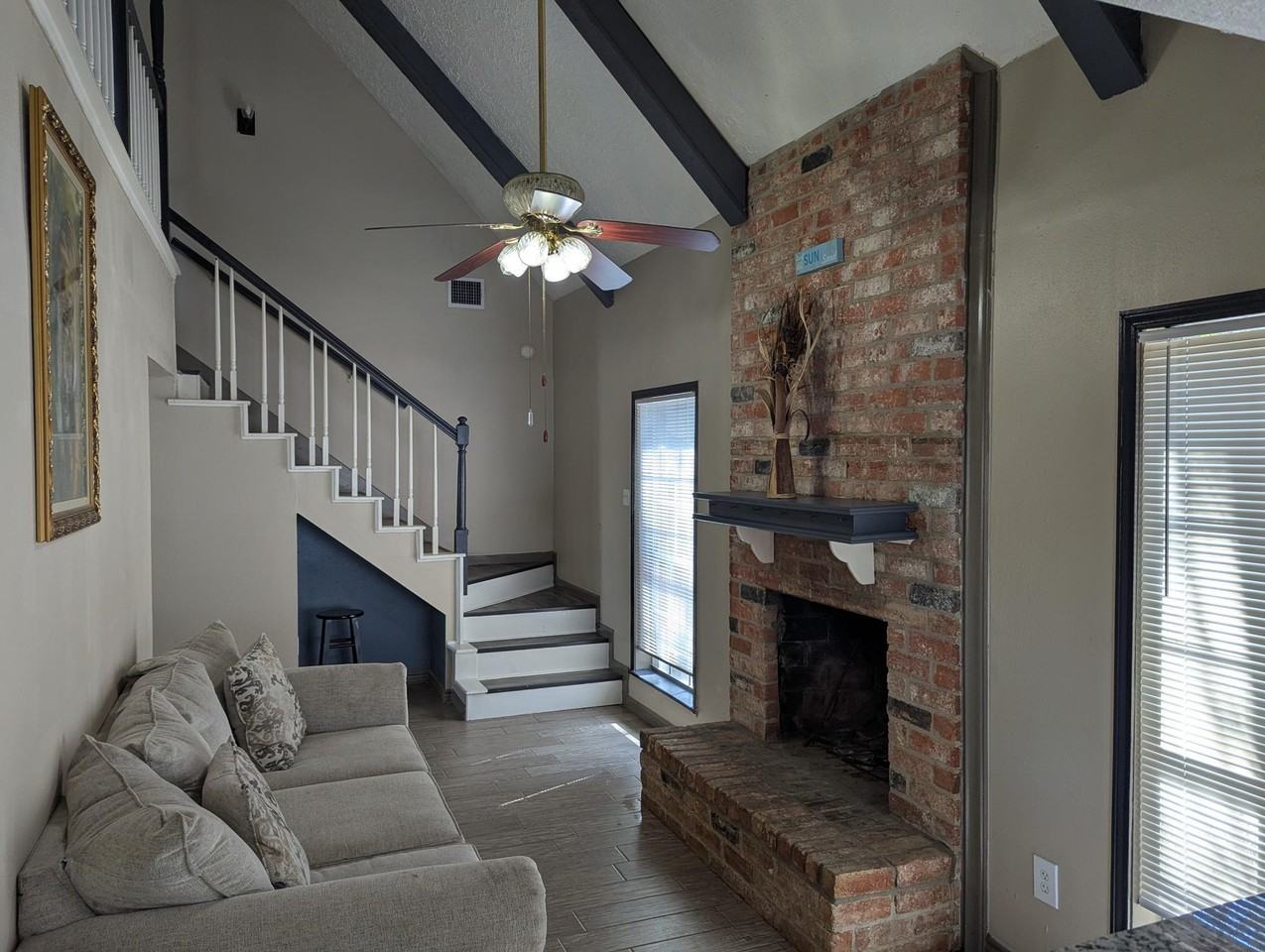 Lakecrest Dr - Photo 4 of 27