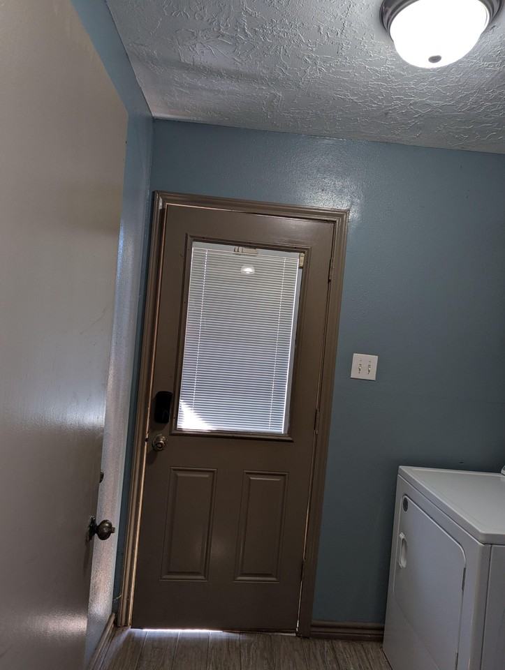 Lakecrest Dr - Photo 5 of 27