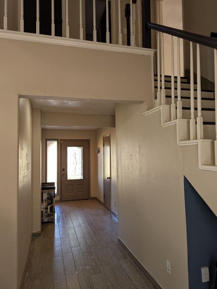 Lakecrest Dr - Photo 6 of 27