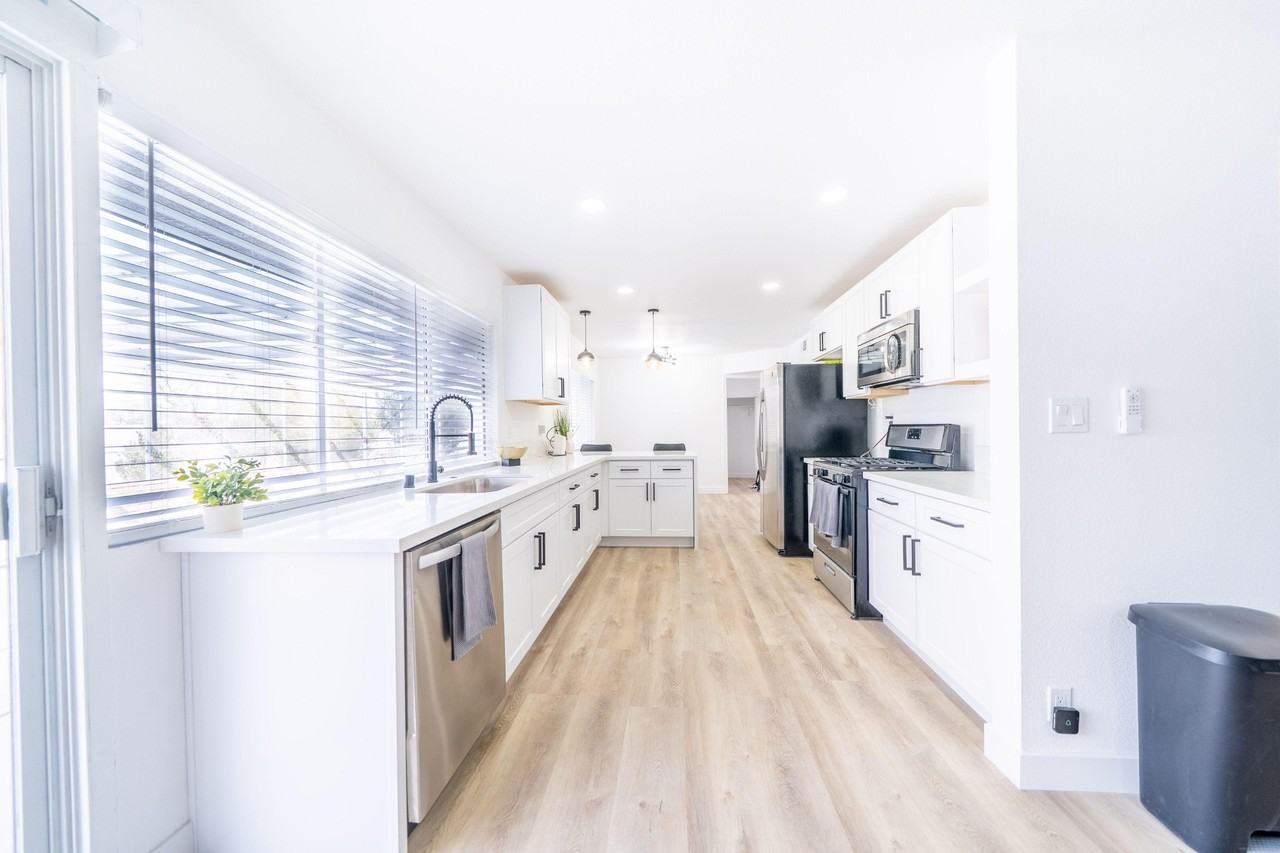 Capistrano Ave - Photo 2 of 9