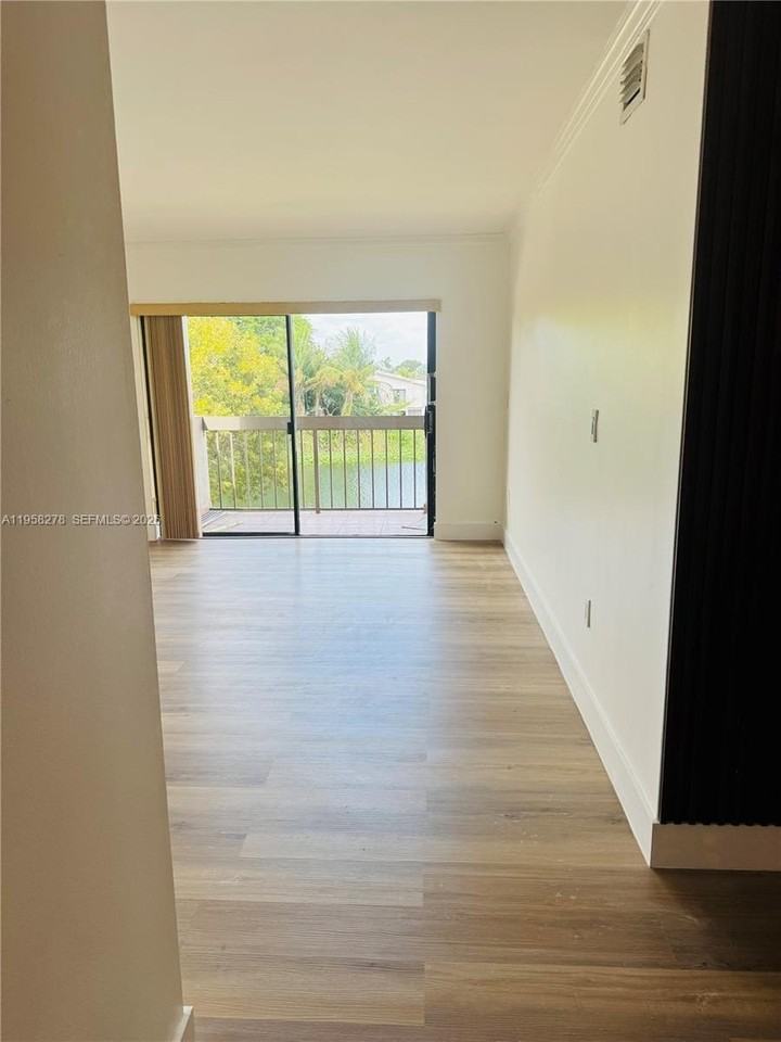 1101 Sw 122nd Ave #302 - Photo 4 of 50