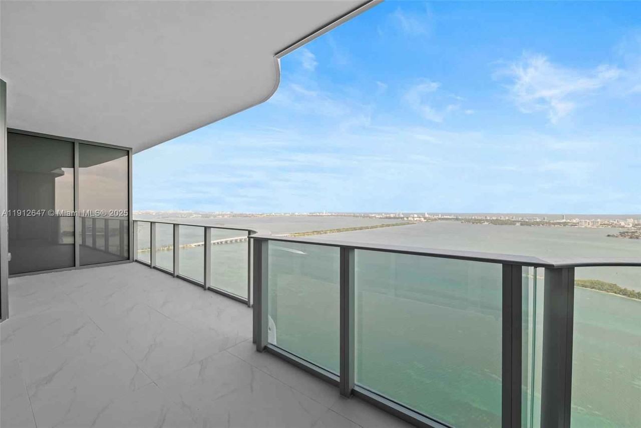 Ne 24th St #5606 - Photo 2 of 8