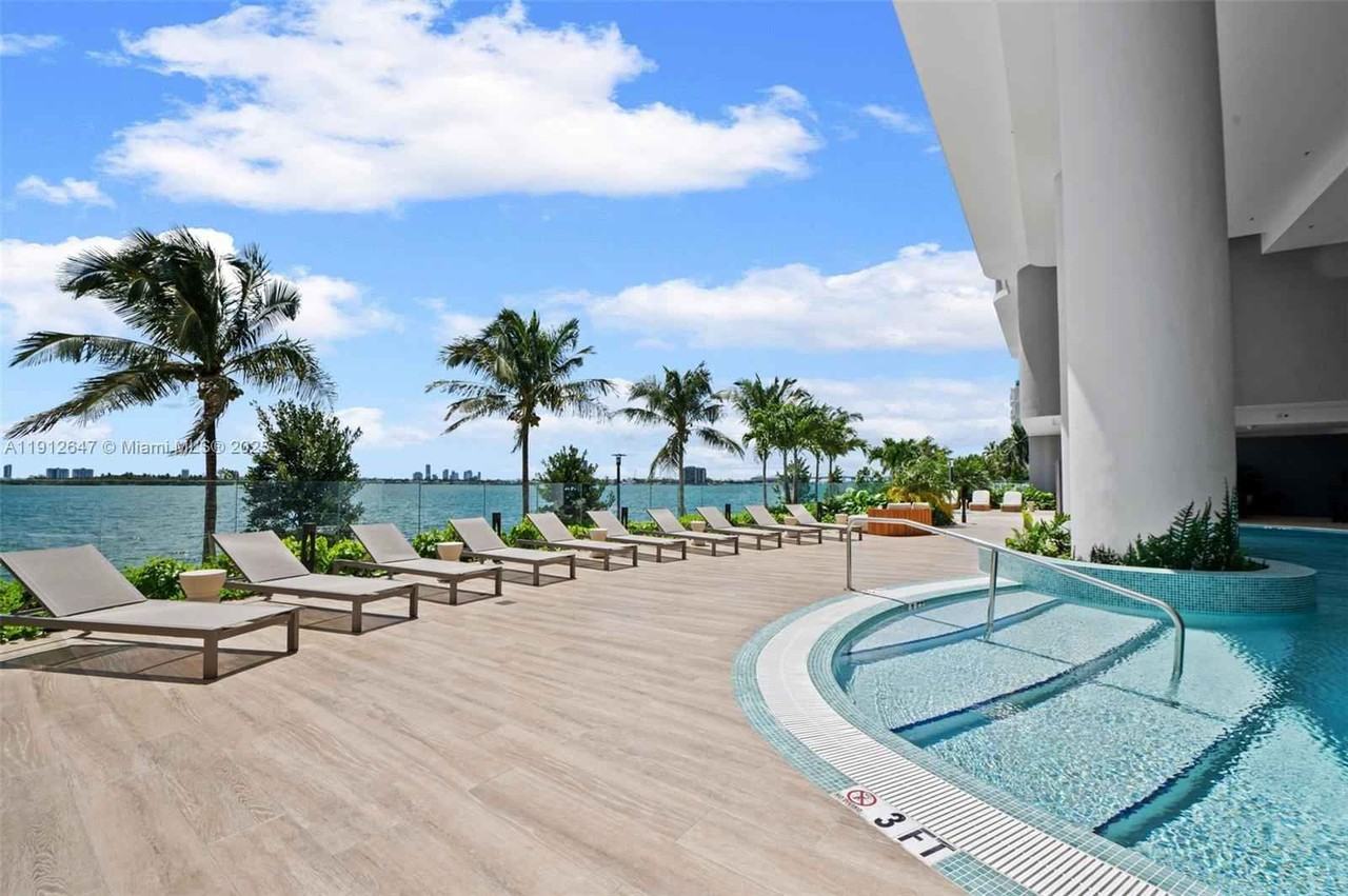 Ne 24th St #5606 - Photo 7 of 8