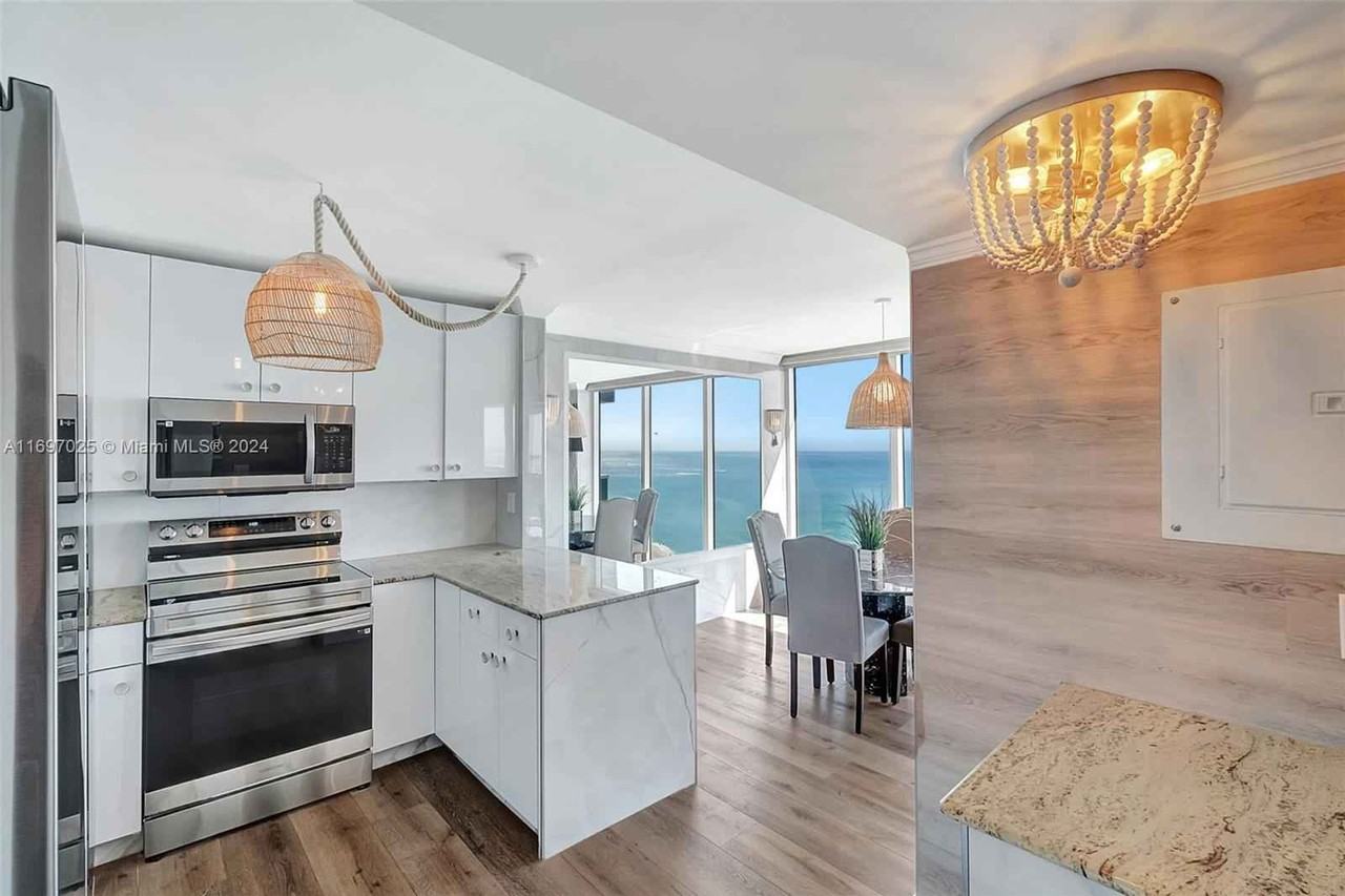 Collins Ave #1902 - Photo 3 of 8