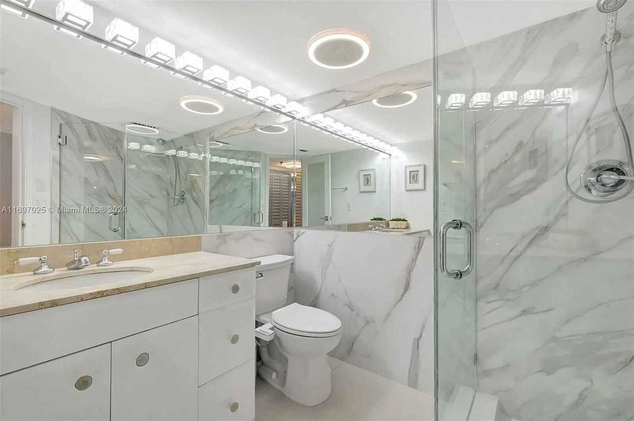 Collins Ave #1902 - Photo 7 of 8