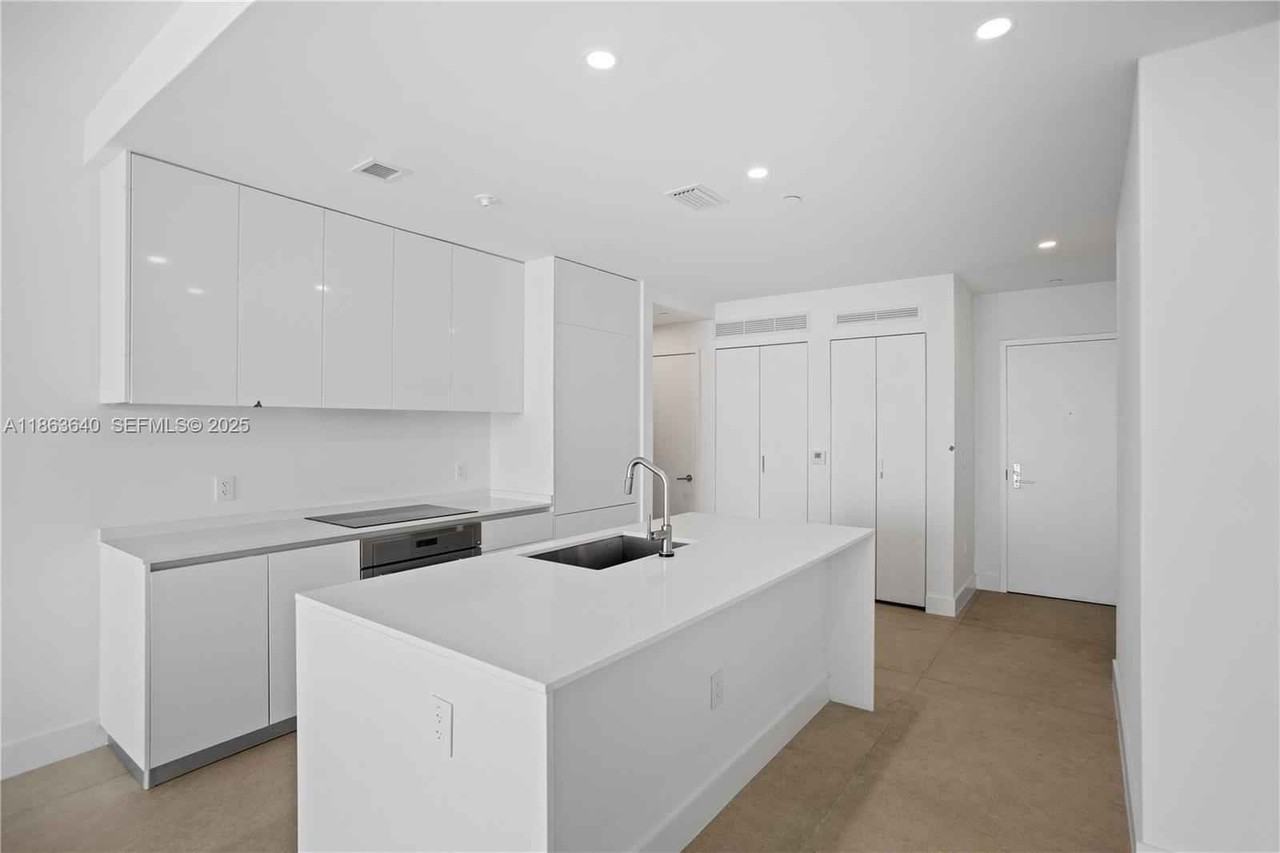 Ne 24th St #4806 - Photo 5 of 8