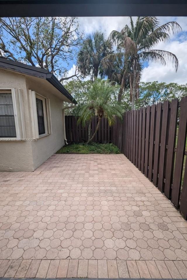 22335 Palomita Dr #22335 - Photo 4 of 42