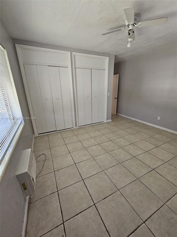 2201 Ne 172nd St #3 - Photo 6 of 8