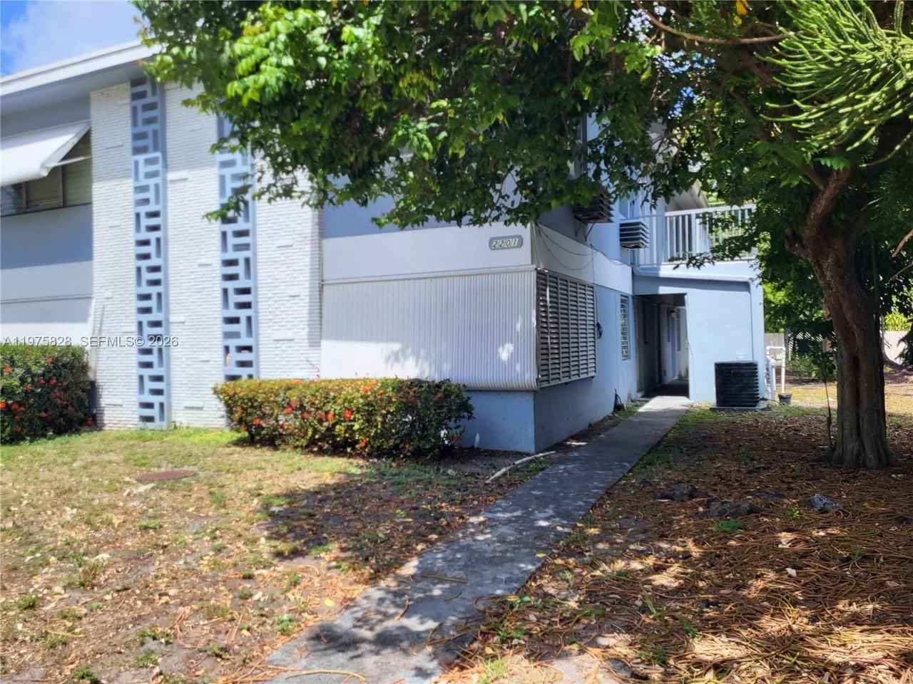 2201 Ne 172nd St #3 - Photo 7 of 8