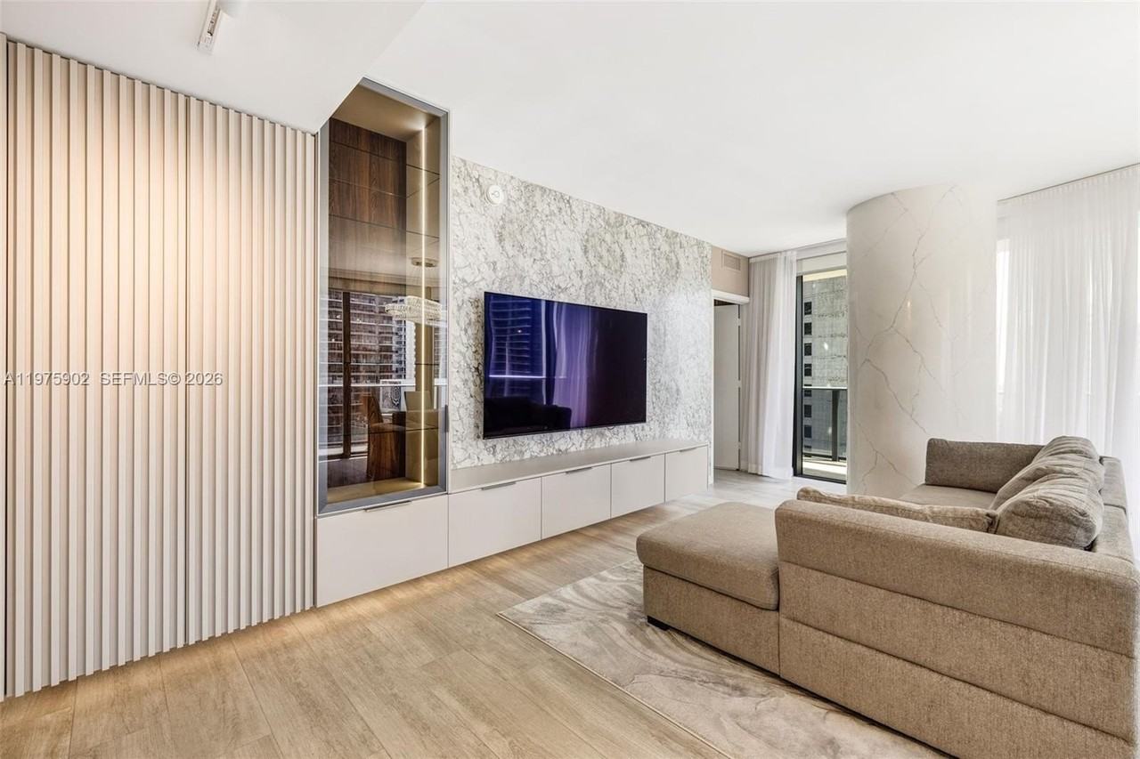 45 Sw 9th St #2303 - Photo 3 of 48