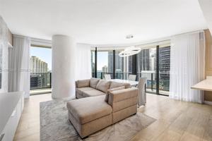 featured image of 45 Sw 9th St #2303
