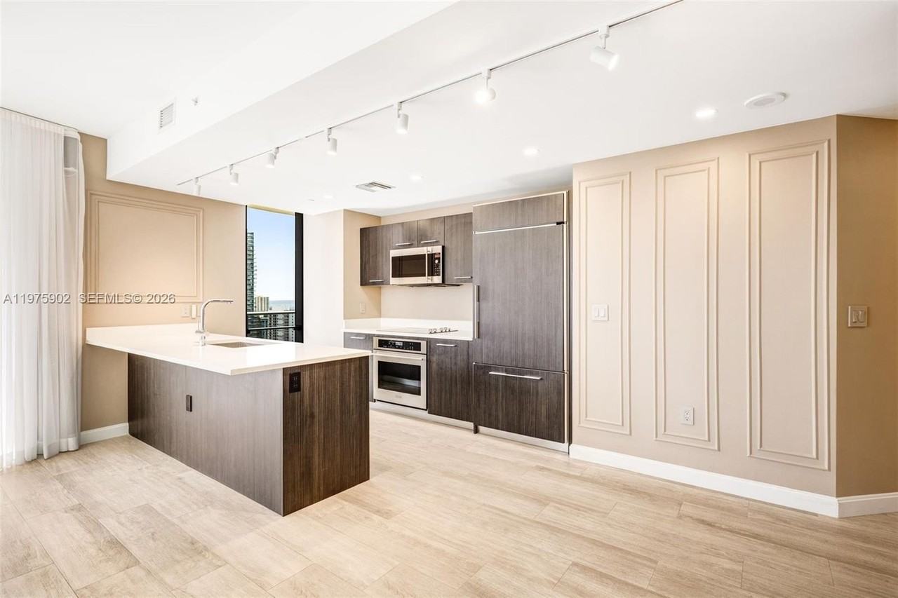 45 Sw 9th St #2303 - Photo 6 of 48