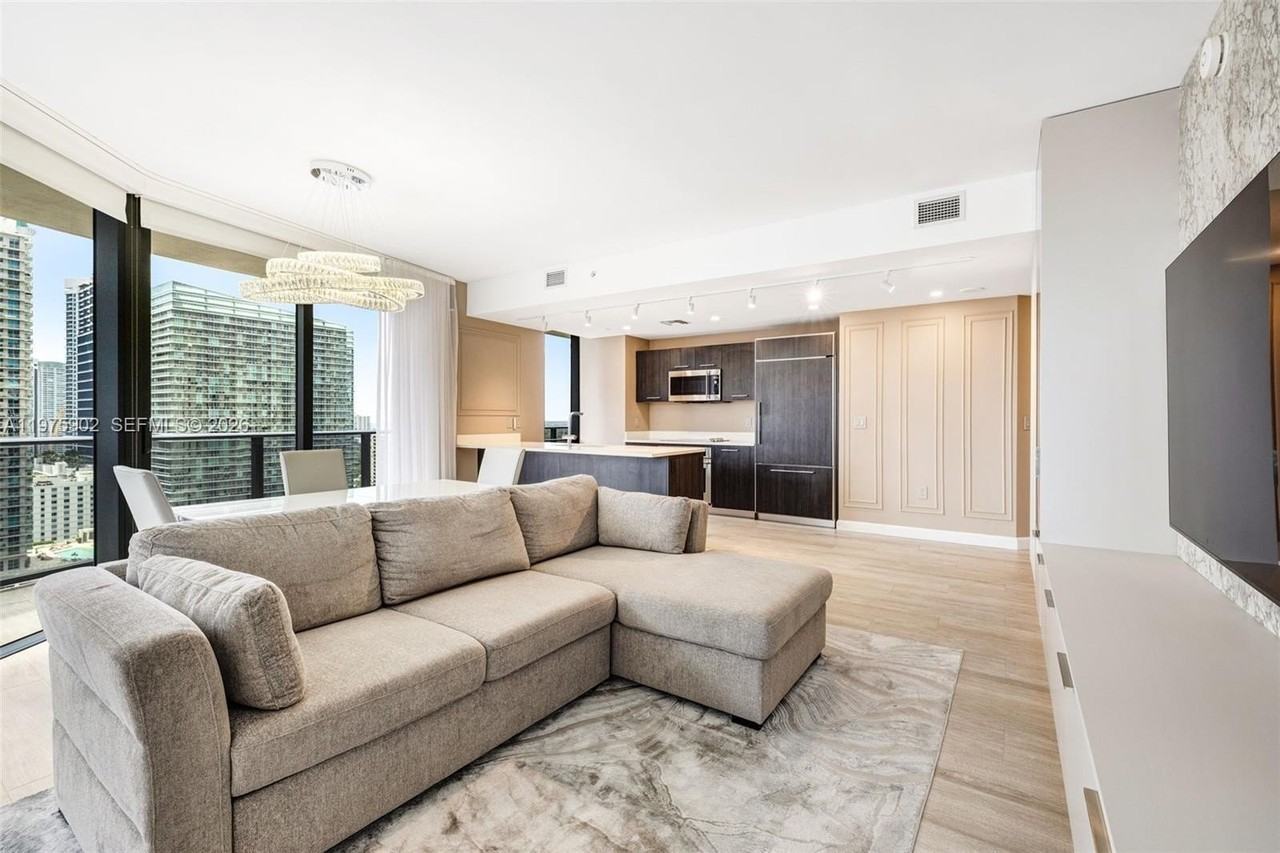 45 Sw 9th St #2303 - Photo 5 of 48