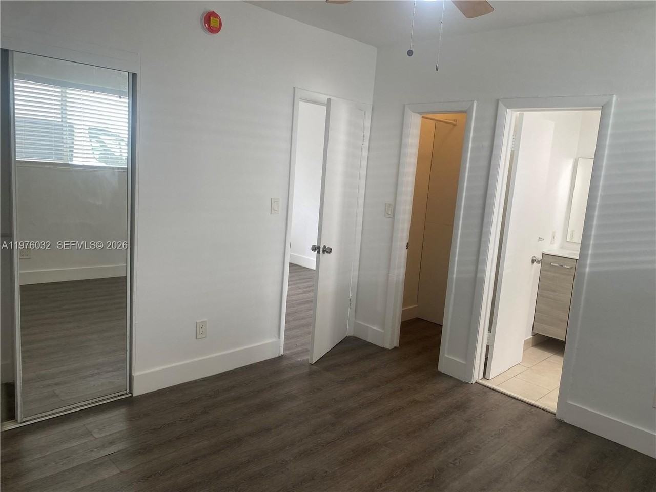 479 Sw 3rd St #4 - Photo 3 of 4