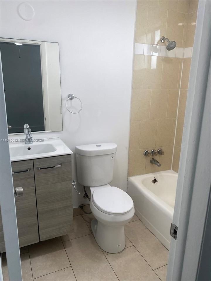 479 Sw 3rd St #4 - Photo 4 of 4