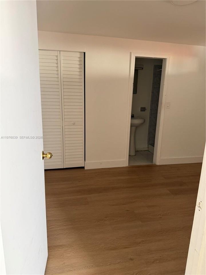 2920 Sw 79th Ave - Photo 2 of 4