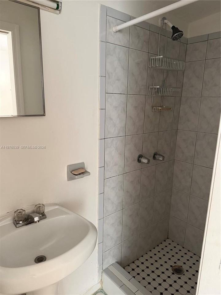 2920 Sw 79th Ave - Photo 3 of 4