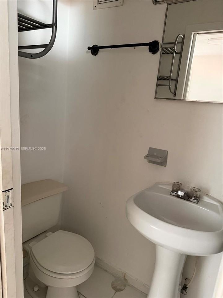 2920 Sw 79th Ave - Photo 4 of 4