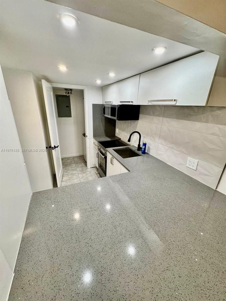 747 Se 1st Way #96 - Photo 3 of 12