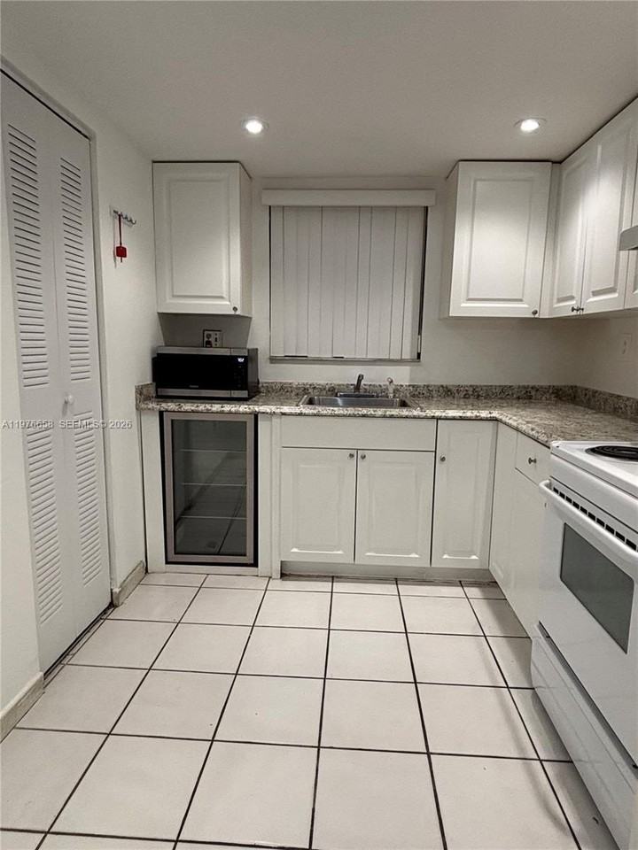 13701 Kendale Lakes Cir #B403 - Photo 3 of 14