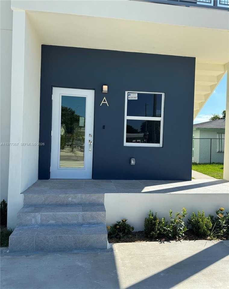 526 Nw 6th St #A - Photo 3 of 20