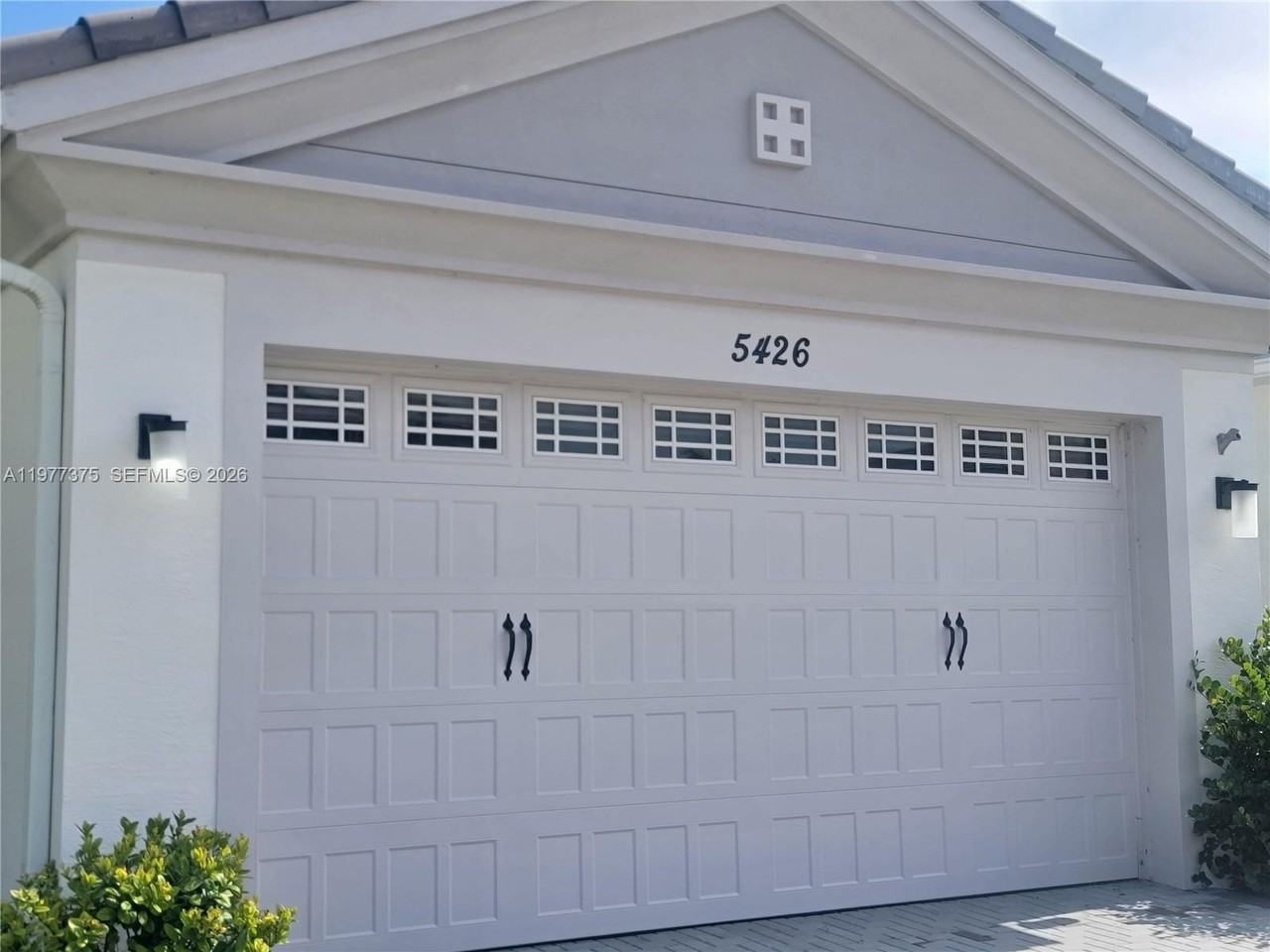 5426 Pecan Dr - Photo 3 of 32