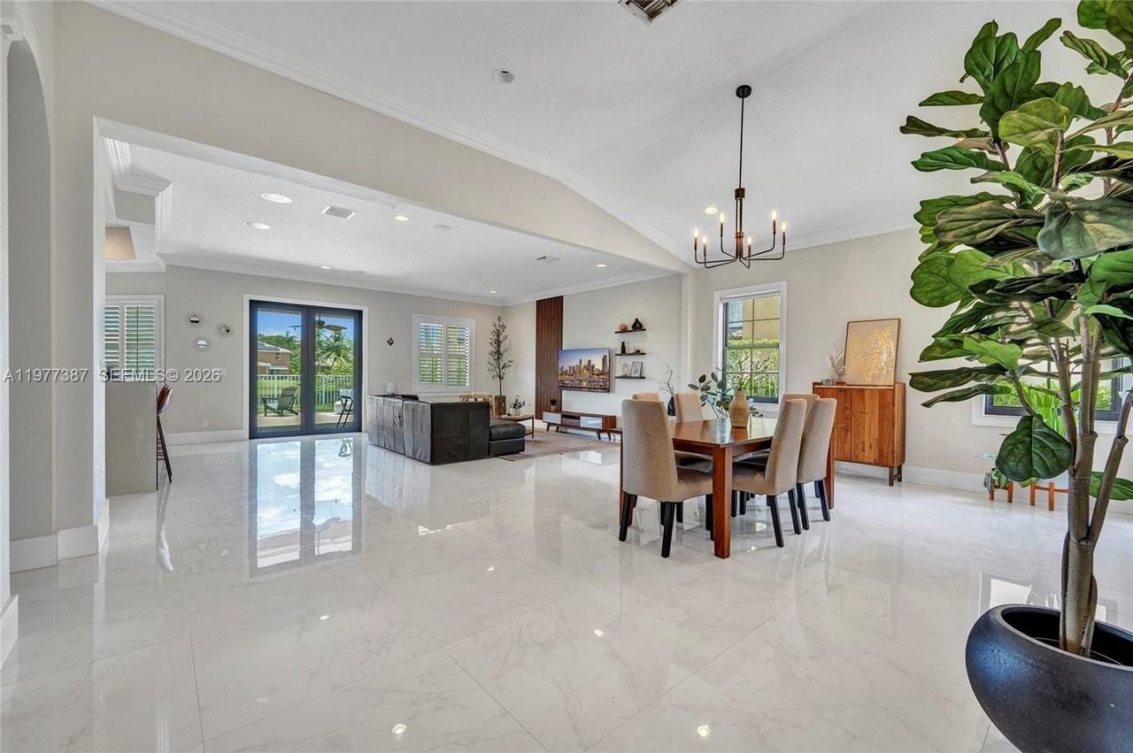 3950 W Hibiscus St - Photo 5 of 35