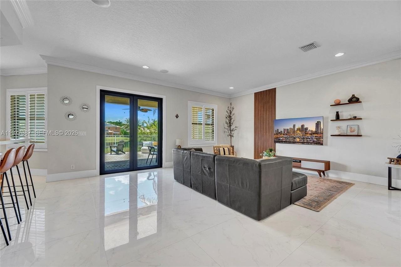 3950 W Hibiscus St - Photo 7 of 35