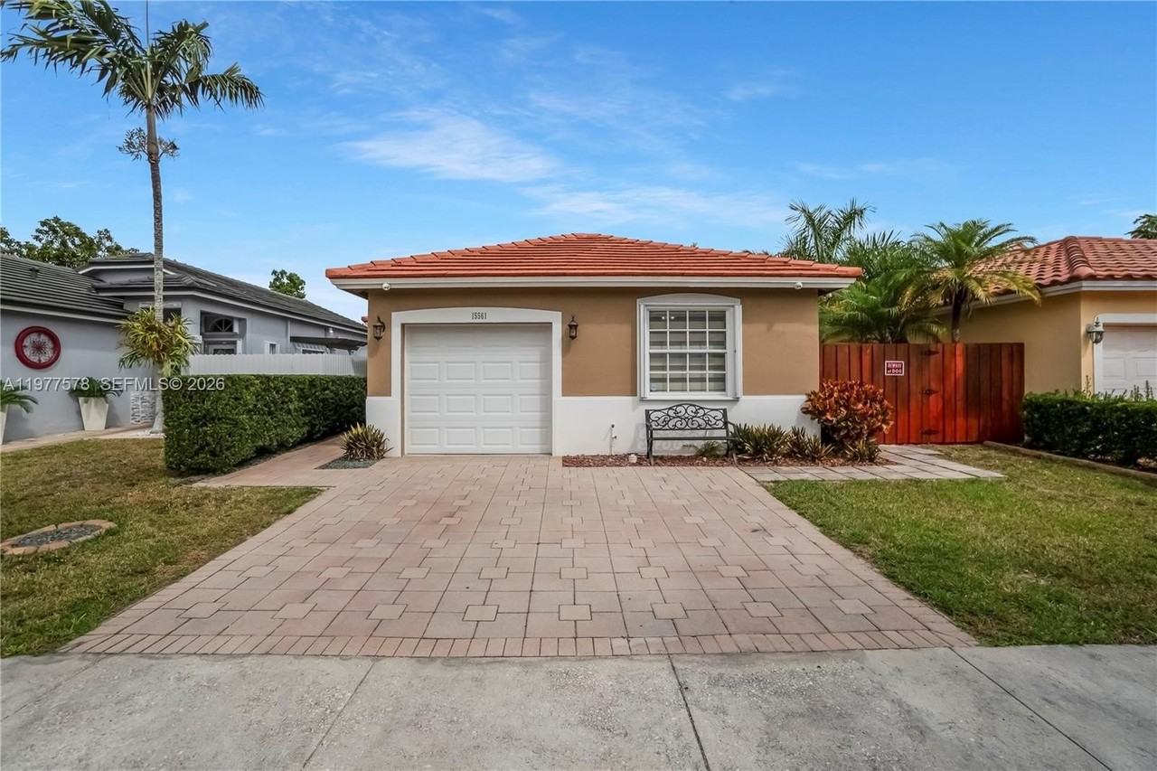 15561 Sw 144th Ter - Photo 2 of 40