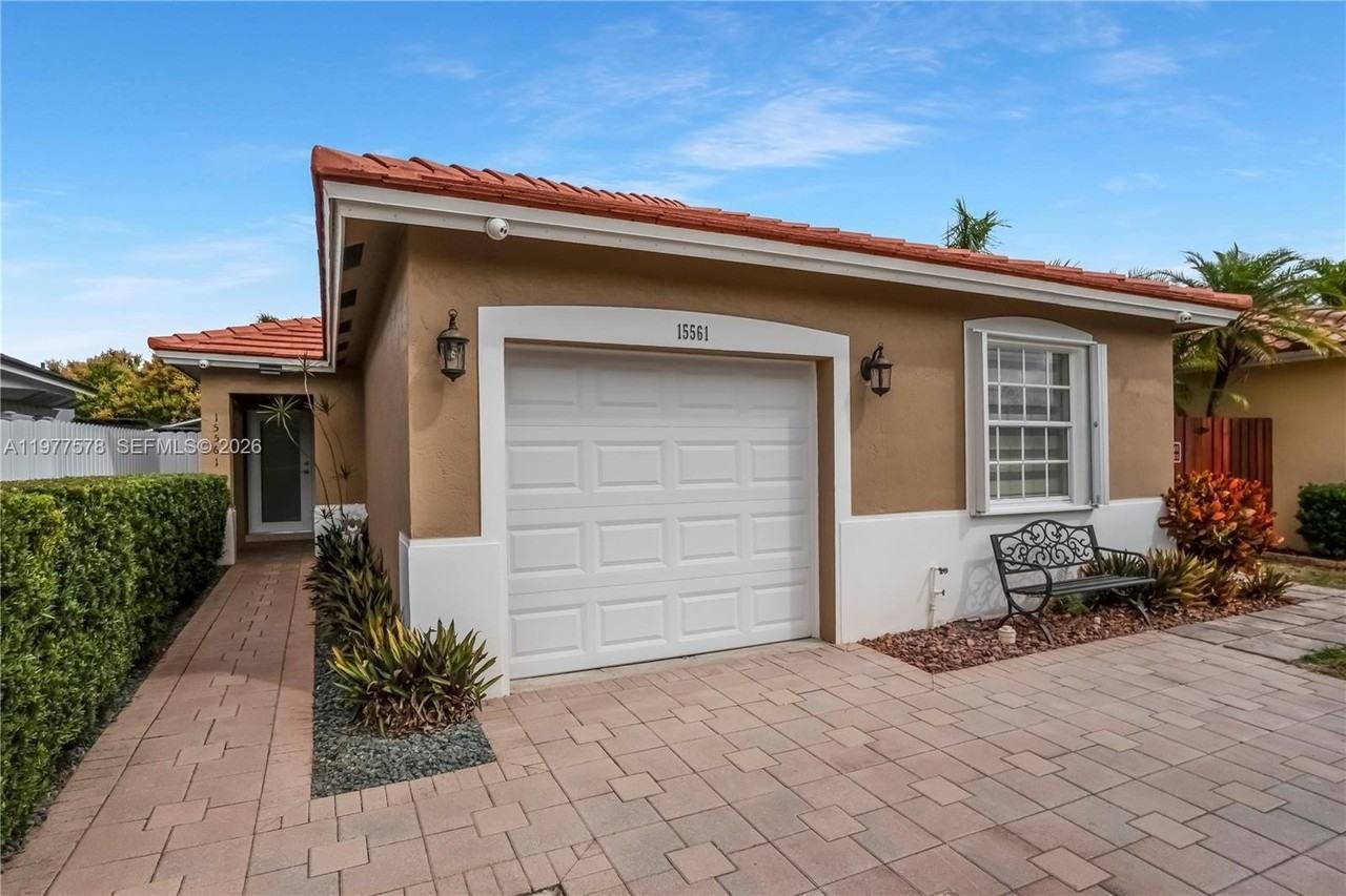 15561 Sw 144th Ter - Photo 4 of 40