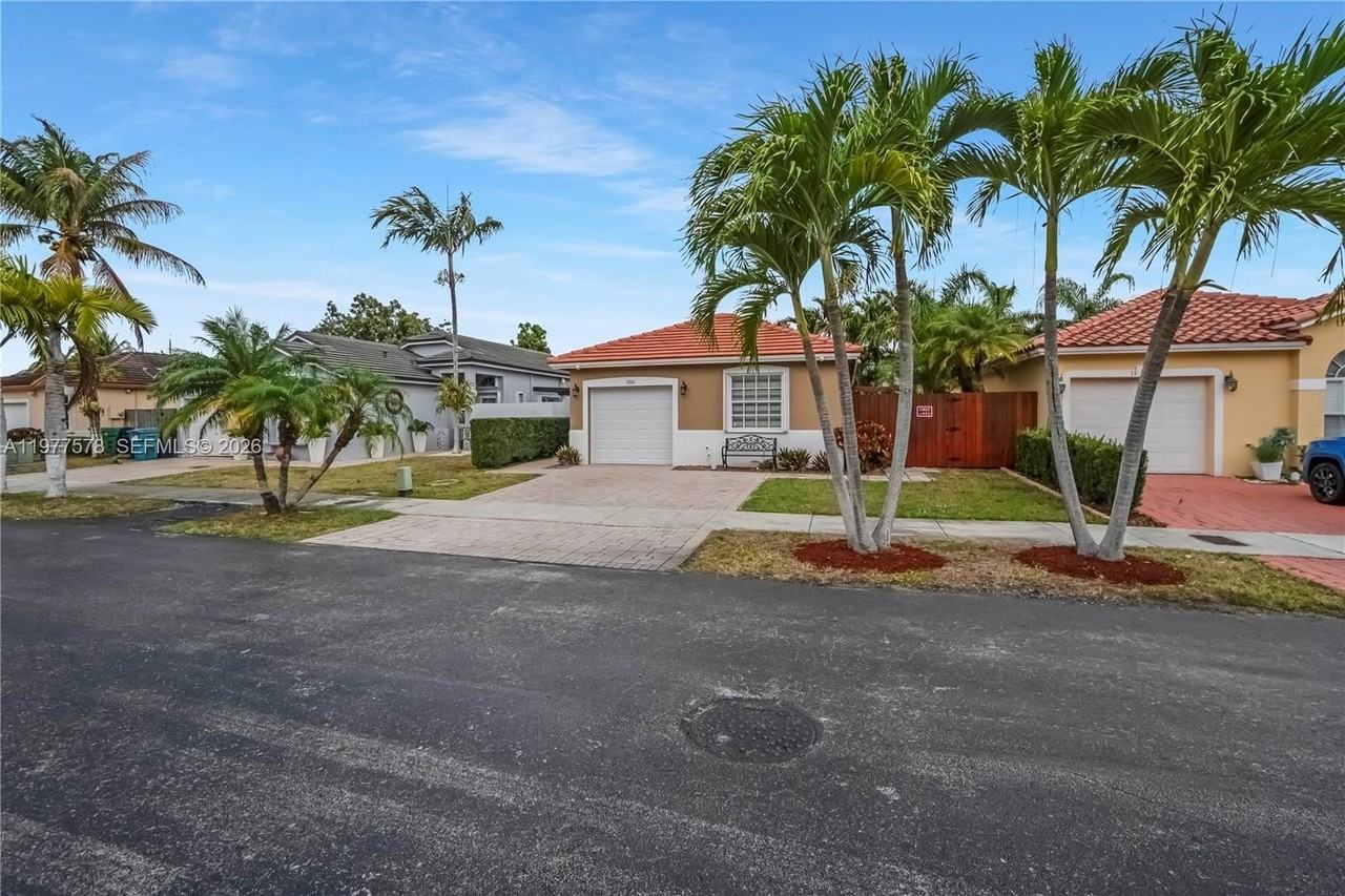 15561 Sw 144th Ter - Photo 7 of 40