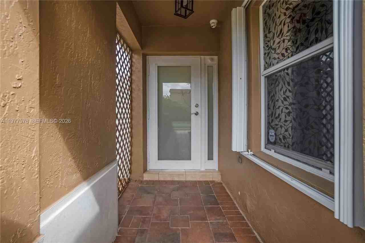 15561 Sw 144th Ter - Photo 5 of 32