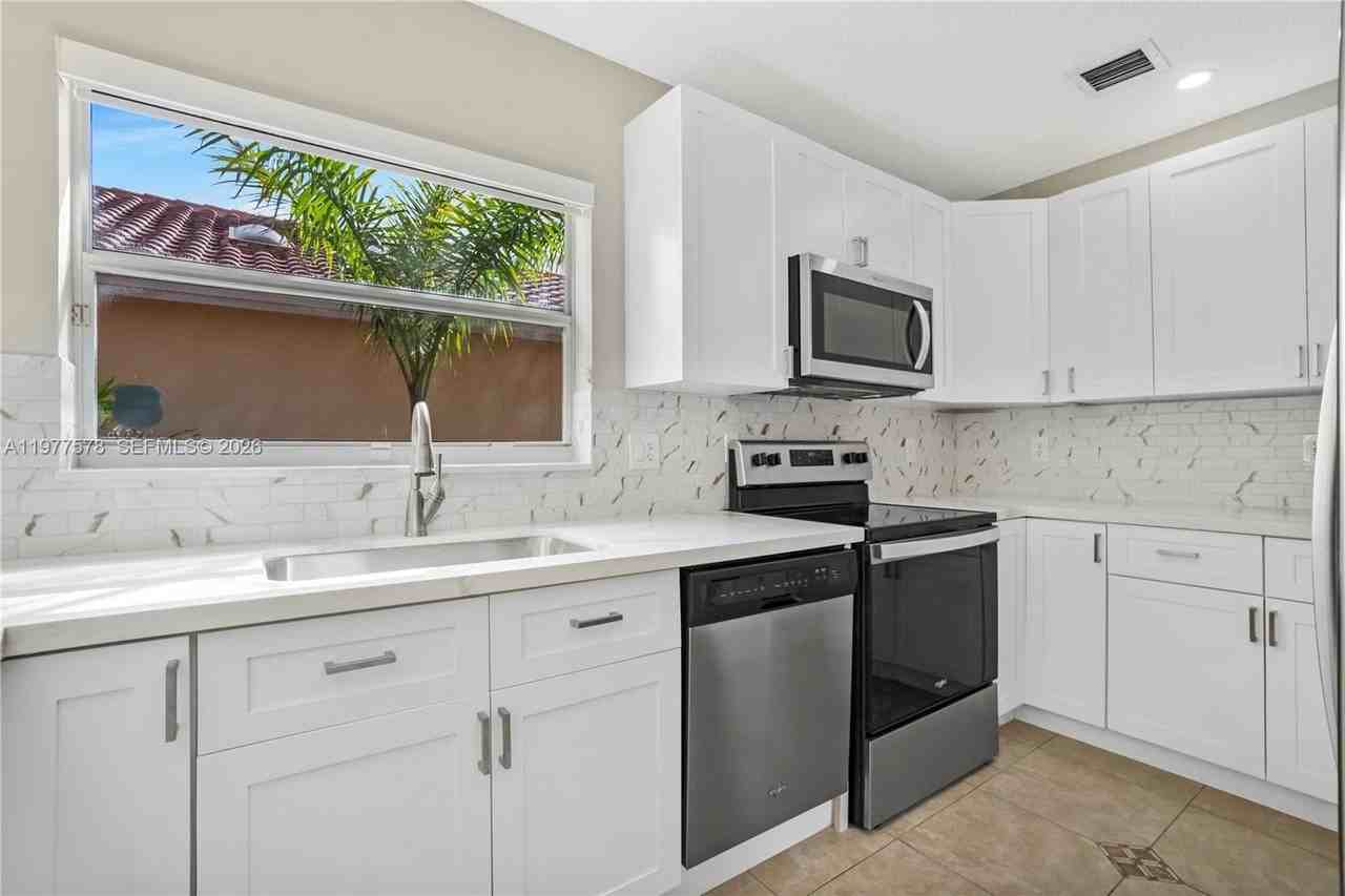 15561 Sw 144th Ter - Photo 6 of 32